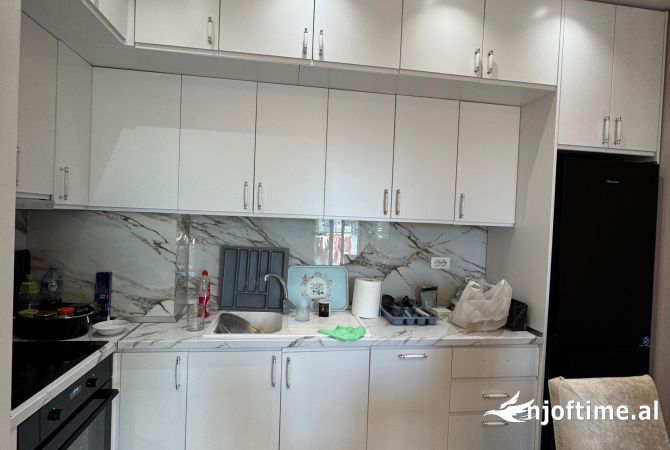 Shtepi me qera Apartament ne Tirane, 2+1, Mobilimi E mobiluar, Pagesa 550  Euro.