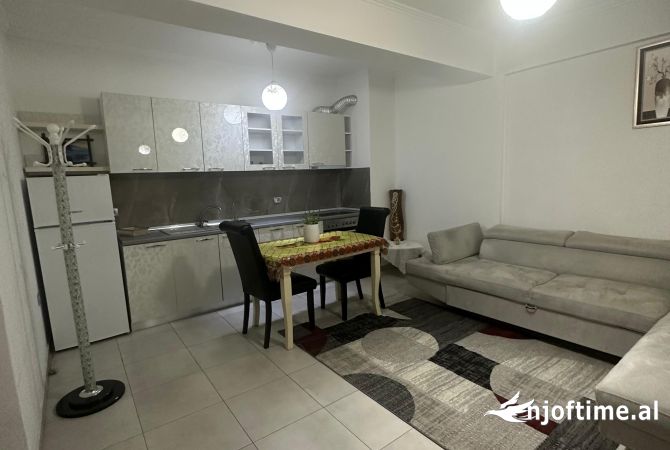 Shtepi me qera Apartament ne Tirane, 1+1, Mobilimi E mobiluar, Pagesa 400  Euro.