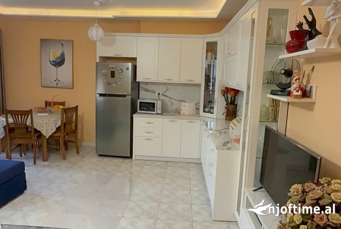 Shtepi ne shitje Apartament ne Tirane, 2+1, Mobilimi E mobiluar, Pagesa 138,000  Euro.