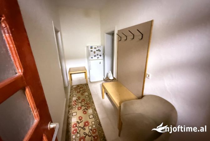 Shtepi me qera Apartament ne Tirane, 1+1, Mobilimi E mobiluar, Pagesa 270  Euro.