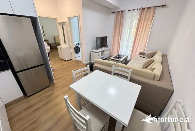 Shtepi me qera Apartament ne Tirane, 1+1, Mobilimi E mobiluar, Pagesa 400  Euro.