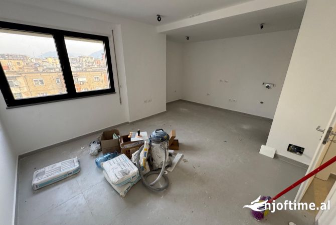 Shtepi me qera Apartament ne Tirane, Garsoniere, Mobilimi Bosh, pa mobiluar, Pagesa 1,200  Euro.