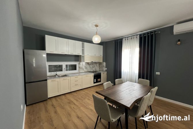 Shtepi me qera Apartament ne Tirane, 2+1, Mobilimi E mobiluar, Pagesa 900  Euro.