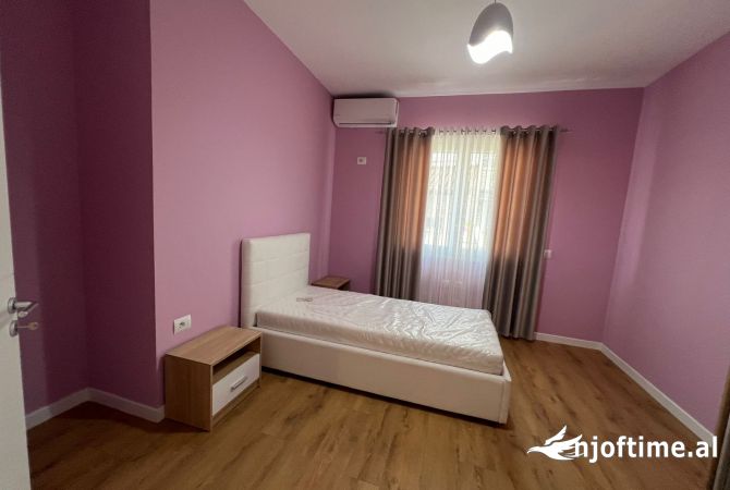 Shtepi me qera Apartament ne Tirane, 2+1, Mobilimi E mobiluar, Pagesa 900  Euro.