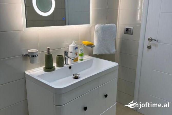 Shtepi me qera Apartament ne Tirane, 2+1, Mobilimi E mobiluar, Pagesa 650  Euro.