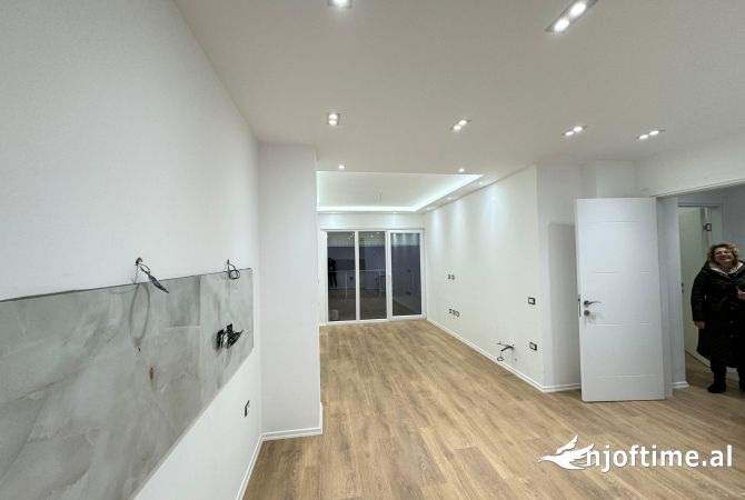 Ambient biznesi me qera 3+1 ne Tirane - 400 Euro