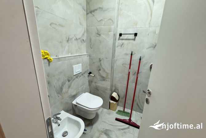 Shtepi me qera Apartament ne Tirane, 2+1, Mobilimi E mobiluar, Pagesa 850  Euro.