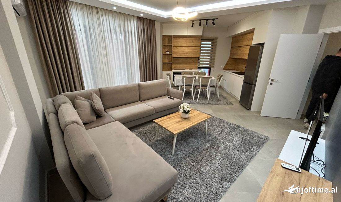 Shtepi me qera Apartament ne Tirane, 2+1, Mobilimi E mobiluar, Pagesa 800  Euro.