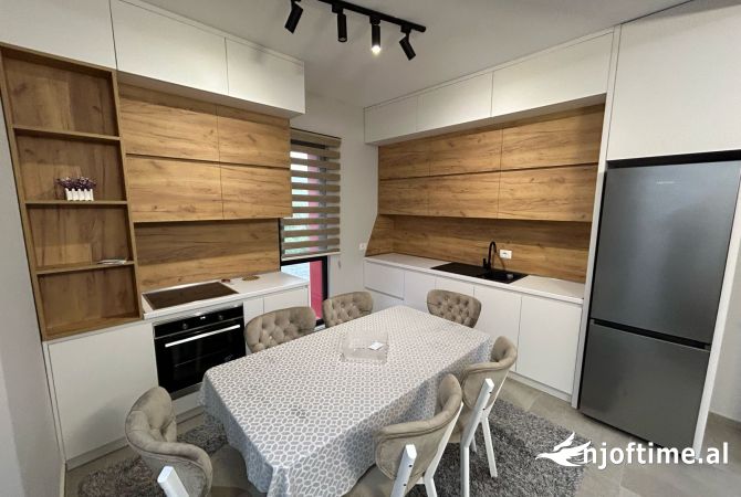 Shtepi me qera Apartament ne Tirane, 2+1, Mobilimi E mobiluar, Pagesa 800  Euro.