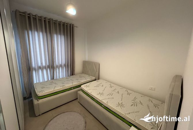 Shtepi me qera Apartament ne Tirane, 2+1, Mobilimi E mobiluar, Pagesa 800  Euro.