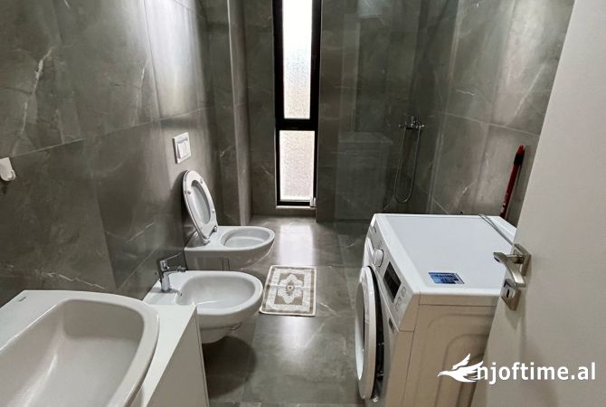 Shtepi me qera Apartament ne Tirane, 2+1, Mobilimi E mobiluar, Pagesa 800  Euro.