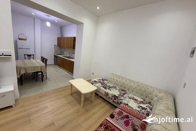 Shtepi me qera Apartament ne Tirane, 2+1, Mobilimi E mobiluar, Pagesa 37,000  Leke.