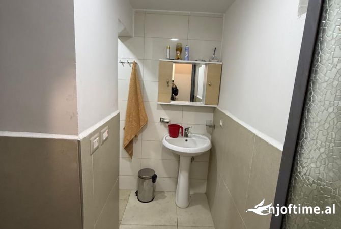 Shtepi me qera Apartament ne Tirane, 2+1, Mobilimi E mobiluar, Pagesa 37,000  Leke.