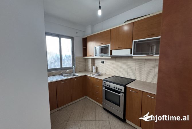 Shtepi me qera Apartament ne Tirane, 2+1, Mobilimi Pjeserisht e mobiluar, Pagesa 500  Euro.