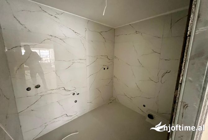 Shtepi ne shitje Apartament ne Tirane, 1+1, Mobilimi Bosh, pa mobiluar, Pagesa 320,000  Euro.