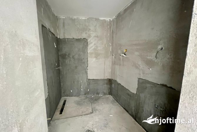 Apartment for sale in Tirana 3+1, Emty