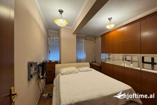 Shtepi me qera Apartament ne Tirane, 2+1, Mobilimi E mobiluar, Pagesa 1,000  Euro.