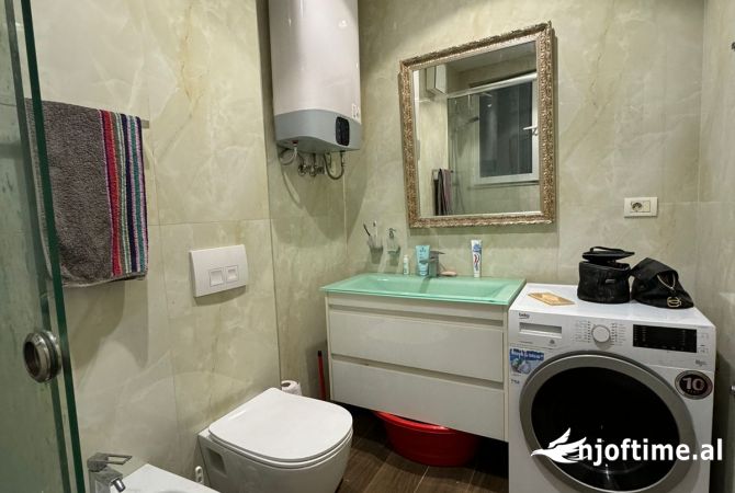 Shtepi ne shitje Apartament ne Tirane, 3+1, Mobilimi E mobiluar, Pagesa 240,000  Euro.