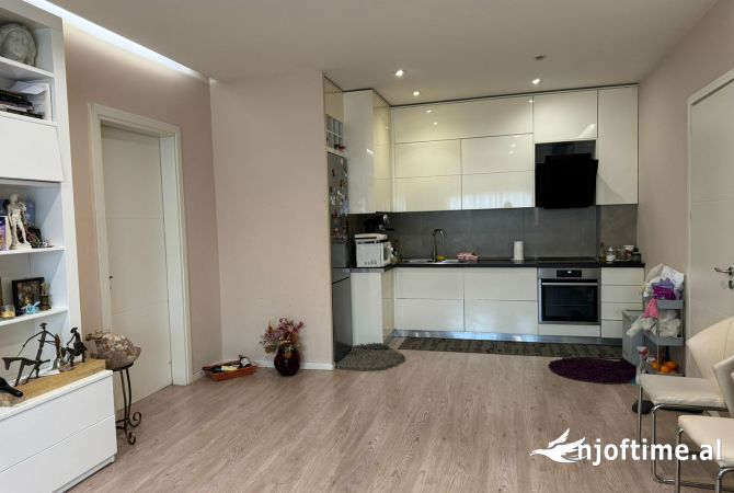 Shtepi ne shitje Apartament ne Tirane, 3+1, Mobilimi E mobiluar, Pagesa 240,000  Euro.