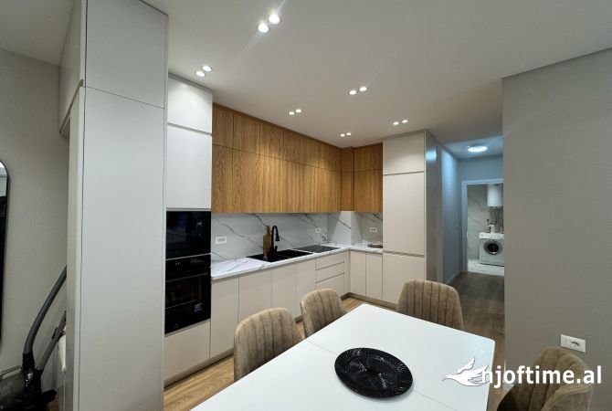Shtepi me qera Apartament ne Tirane, 2+1, Mobilimi E mobiluar, Pagesa 900  Euro.