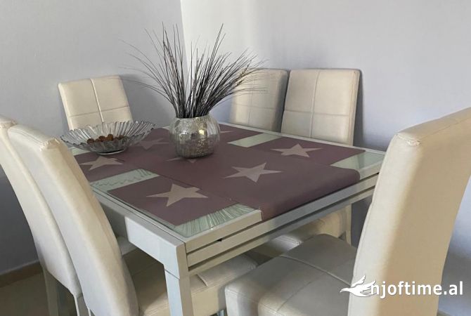 Shtepi ne shitje Apartament ne Tirane, 1+1, Mobilimi E mobiluar, Pagesa 93,500  Euro.