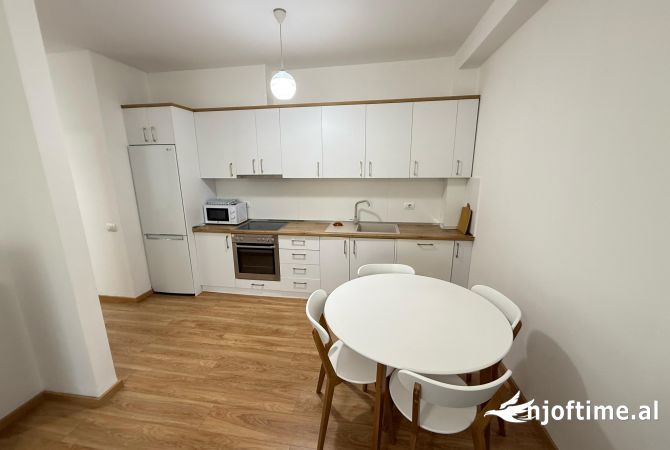 Shtepi me qera Apartament ne Tirane, 2+1, Mobilimi E mobiluar, Pagesa 800  Euro.