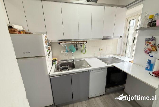 Shtepi ne shitje Apartament ne Tirane, 3+1, Mobilimi E mobiluar, Pagesa 145,000  Euro.
