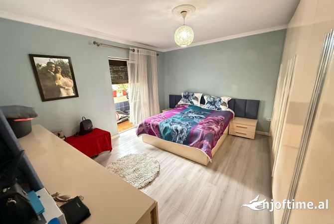 Shtepi ne shitje Apartament ne Tirane, 3+1, Mobilimi E mobiluar, Pagesa 145,000  Euro.