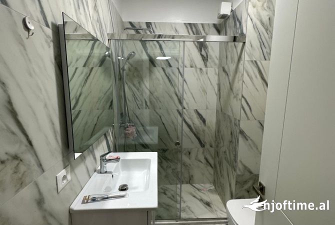 Shtepi me qera Apartament ne Tirane, 2+1, Mobilimi E mobiluar, Pagesa 650  Euro.