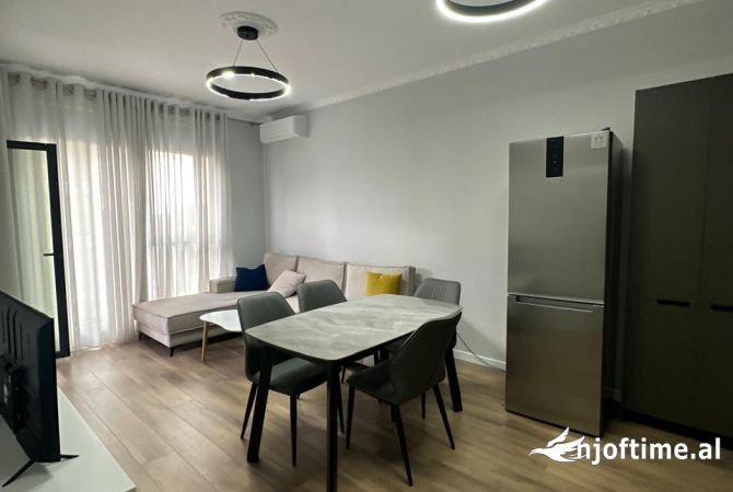 Shtepi me qera Apartament ne Tirane, 2+1, Mobilimi E mobiluar, Pagesa 650  Euro.