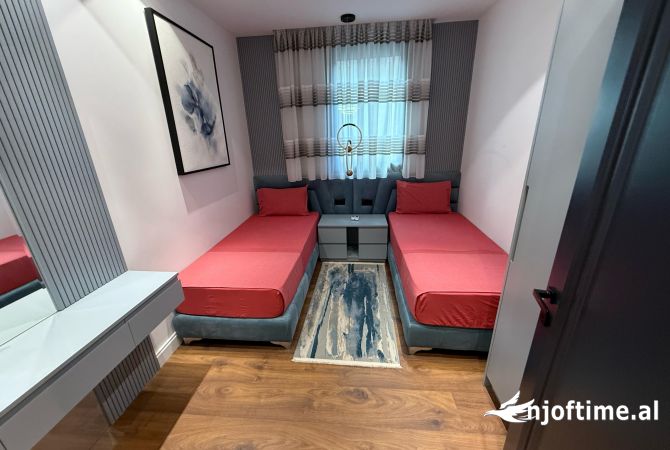 Shtepi me qera Apartament ne Tirane, 3+1, Mobilimi E mobiluar, Pagesa 4,000  Euro.