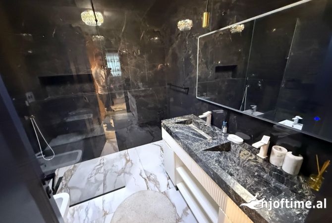 Shtepi me qera Apartament ne Tirane, 3+1, Mobilimi E mobiluar, Pagesa 4,000  Euro.