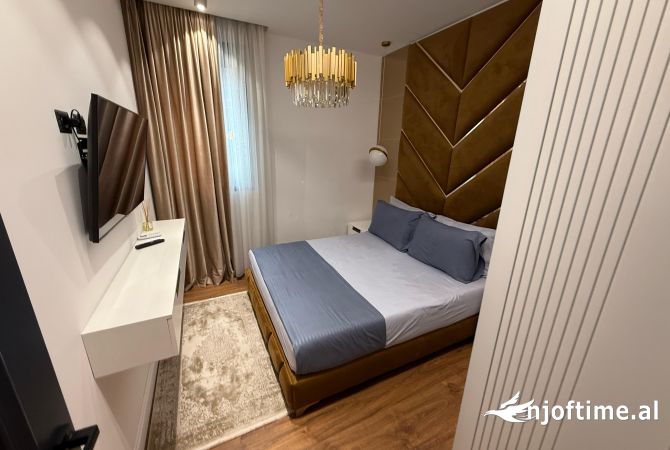 Shtepi me qera Apartament ne Tirane, 3+1, Mobilimi E mobiluar, Pagesa 4,000  Euro.