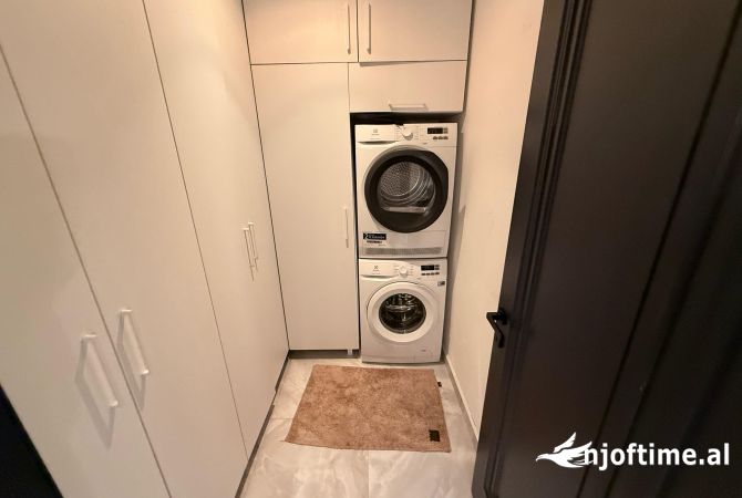 Shtepi me qera Apartament ne Tirane, 3+1, Mobilimi E mobiluar, Pagesa 4,000  Euro.