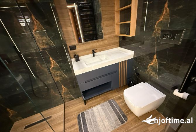 Shtepi me qera Apartament ne Tirane, 3+1, Mobilimi E mobiluar, Pagesa 4,000  Euro.