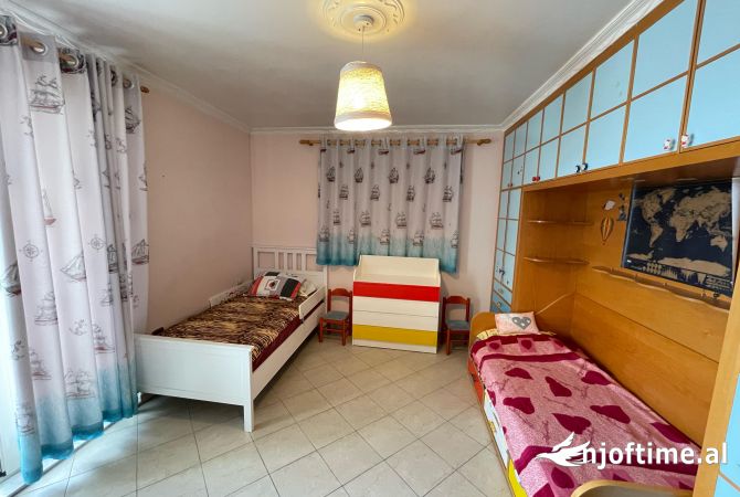 Shtepi me qera Apartament ne Tirane, 2+1, Mobilimi E mobiluar, Pagesa 650  Euro.