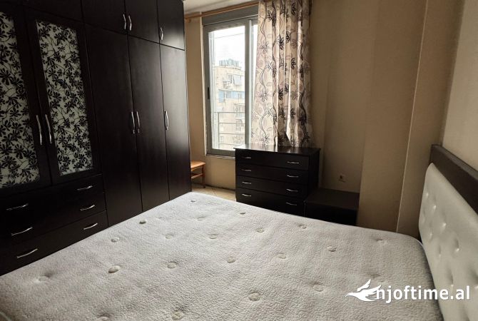 Shtepi me qera Apartament ne Tirane, 2+1, Mobilimi E mobiluar, Pagesa 450  Euro.