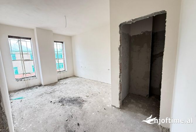 Shtepi ne shitje Apartament ne Tirane, 2+1, Mobilimi Bosh, pa mobiluar, Pagesa 150,000  Euro.