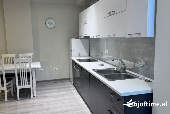 Shtepi me qera Apartament ne Tirane, 1+1, Mobilimi E mobiluar, Pagesa 450  Euro.
