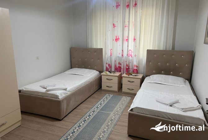 Shtepi me qera Apartament ne Tirane, 3+1, Mobilimi E mobiluar, Pagesa 600  Euro.