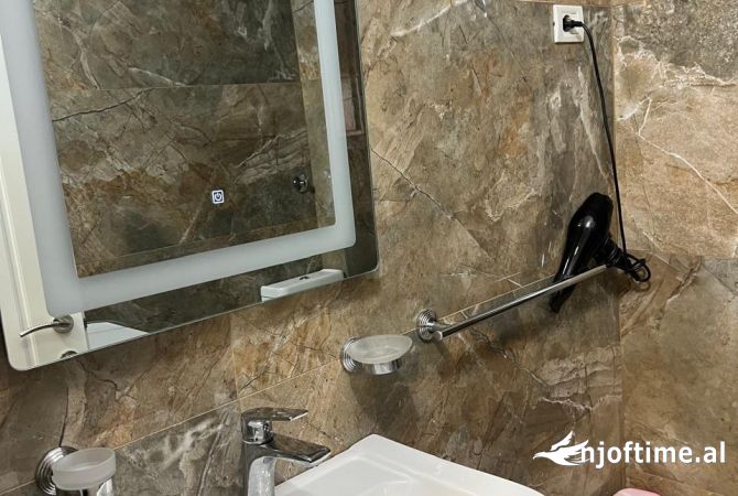 Shtepi me qera Apartament ne Tirane, 3+1, Mobilimi E mobiluar, Pagesa 600  Euro.