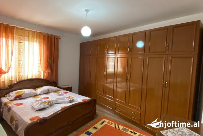 Shtepi ne shitje Apartament ne Tirane, 2+1, Mobilimi E mobiluar, Pagesa 125,000  Euro.