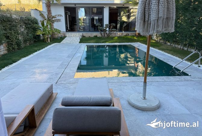 Shtepi me qera Duplex(shtepi me 2 kate) ne Tirane, 4+1, Mobilimi E mobiluar, Pagesa 5,000  Euro.