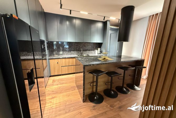 Shtepi me qera Duplex(shtepi me 2 kate) ne Tirane, 4+1, Mobilimi E mobiluar, Pagesa 5,000  Euro.