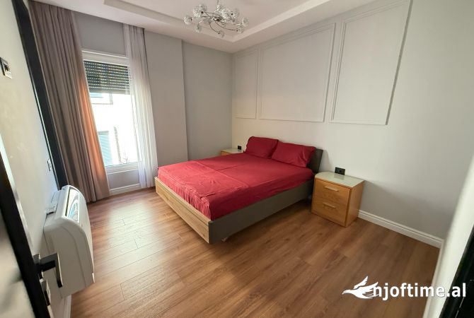 Shtepi me qera Duplex(shtepi me 2 kate) ne Tirane, 4+1, Mobilimi E mobiluar, Pagesa 5,000  Euro.