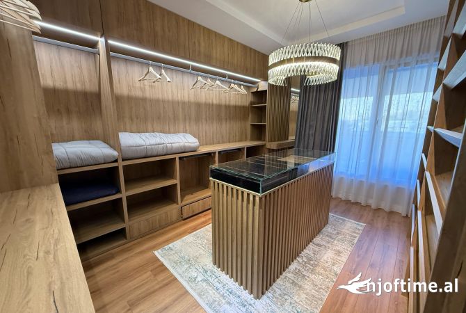 Shtepi me qera Duplex(shtepi me 2 kate) ne Tirane, 4+1, Mobilimi E mobiluar, Pagesa 5,000  Euro.