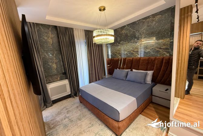 Shtepi me qera Duplex(shtepi me 2 kate) ne Tirane, 4+1, Mobilimi E mobiluar, Pagesa 5,000  Euro.