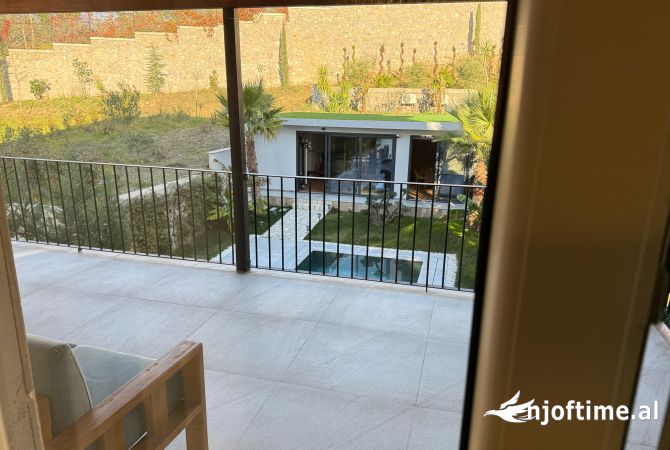 Shtepi me qera Duplex(shtepi me 2 kate) ne Tirane, 4+1, Mobilimi E mobiluar, Pagesa 5,000  Euro.