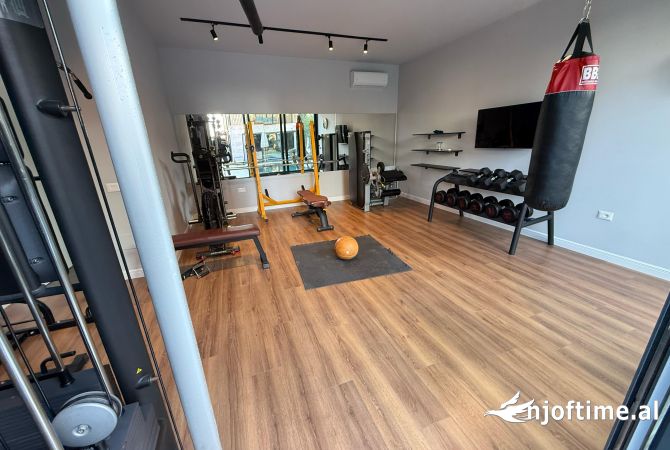 Shtepi me qera Duplex(shtepi me 2 kate) ne Tirane, 4+1, Mobilimi E mobiluar, Pagesa 5,000  Euro.