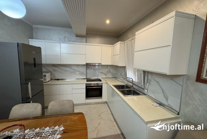 Shtepi me qera Apartament ne Tirane, 1+1, Mobilimi E mobiluar, Pagesa 500  Euro.